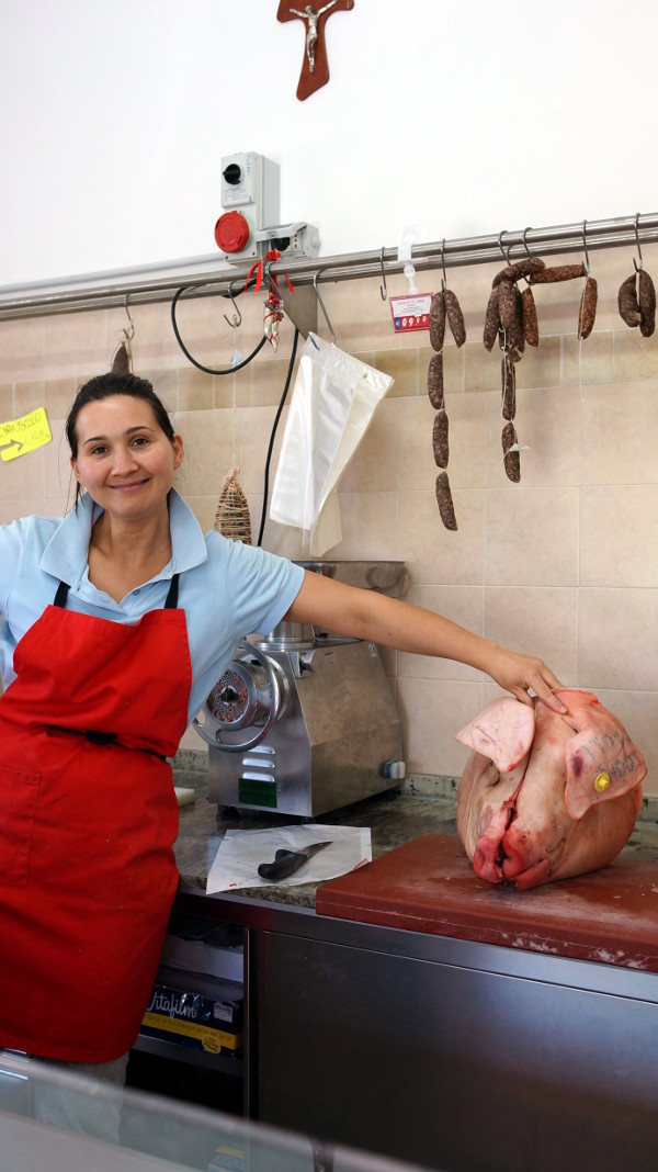 Buying a pig's head at the local butcher's shop